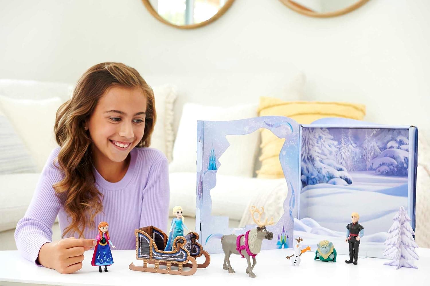 Disney Frozen Toys, Frozen Story Pack with 6 Key Characters, Small Dolls, Figures and Accessories Inspired by Disney Frozen Movies, Gifts for Kids — view 3